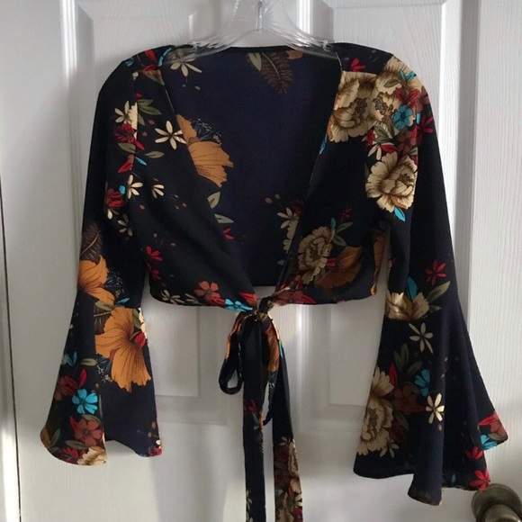 Tops - Bell Sleeve Tie up Floral Crop Top
